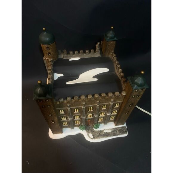 Department 56 Tower of London set - Picture 7 of 14